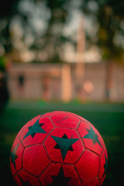 聚焦双红会：曼联2：2打平利物浦，力助阿森纳成为积分榜首名.